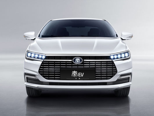 4 двери 5 усаживают езду Byd Qin Ev 400-450KM автомобилей BYD EV удобную
