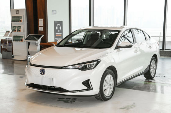 Автомобиль седана мест дверей 5 Changan Eado EV460 365-405KM Changan EV 5 компактный