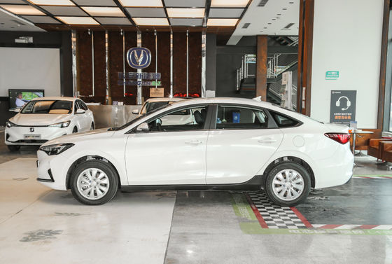 Автомобиль седана мест дверей 5 Changan Eado EV460 365-405KM Changan EV 5 компактный