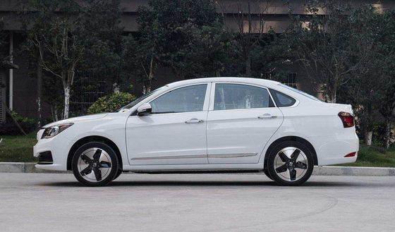 Двери небольшой машины 4 400KM Dongfeng Fengshen E70 чистые электрические 5 мест