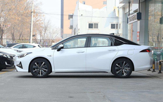 Автомобиль 510KM седана Guangqi Yilue EA6 электрический 4 двери 5 усаживает быструю обязанность 0.78H