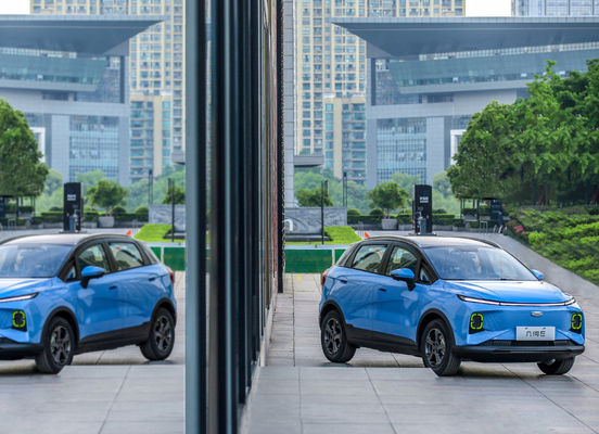 Автомобили геометрии e небольшие SUV EV 320-410KM роскошное электрическое Suv 60kw