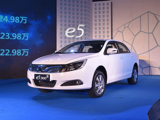 Двери высокой эффективности 4 автомобилей BYD E5 EV 305KM 400KM BYD EV 5 мест