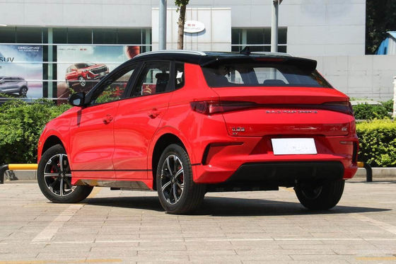 Вариант 2022 дела электрического автомобиля седана Byd E2 красный 401KM 5 дверей 5 мест